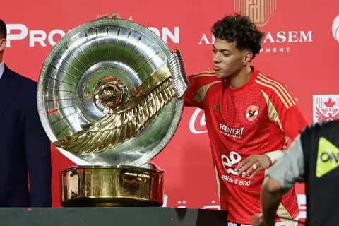 وسام يساهم في الثنائية المتتالية.. عاشور يعيد إنجازًا تاريخيًا لـ"هداف الأهلي"